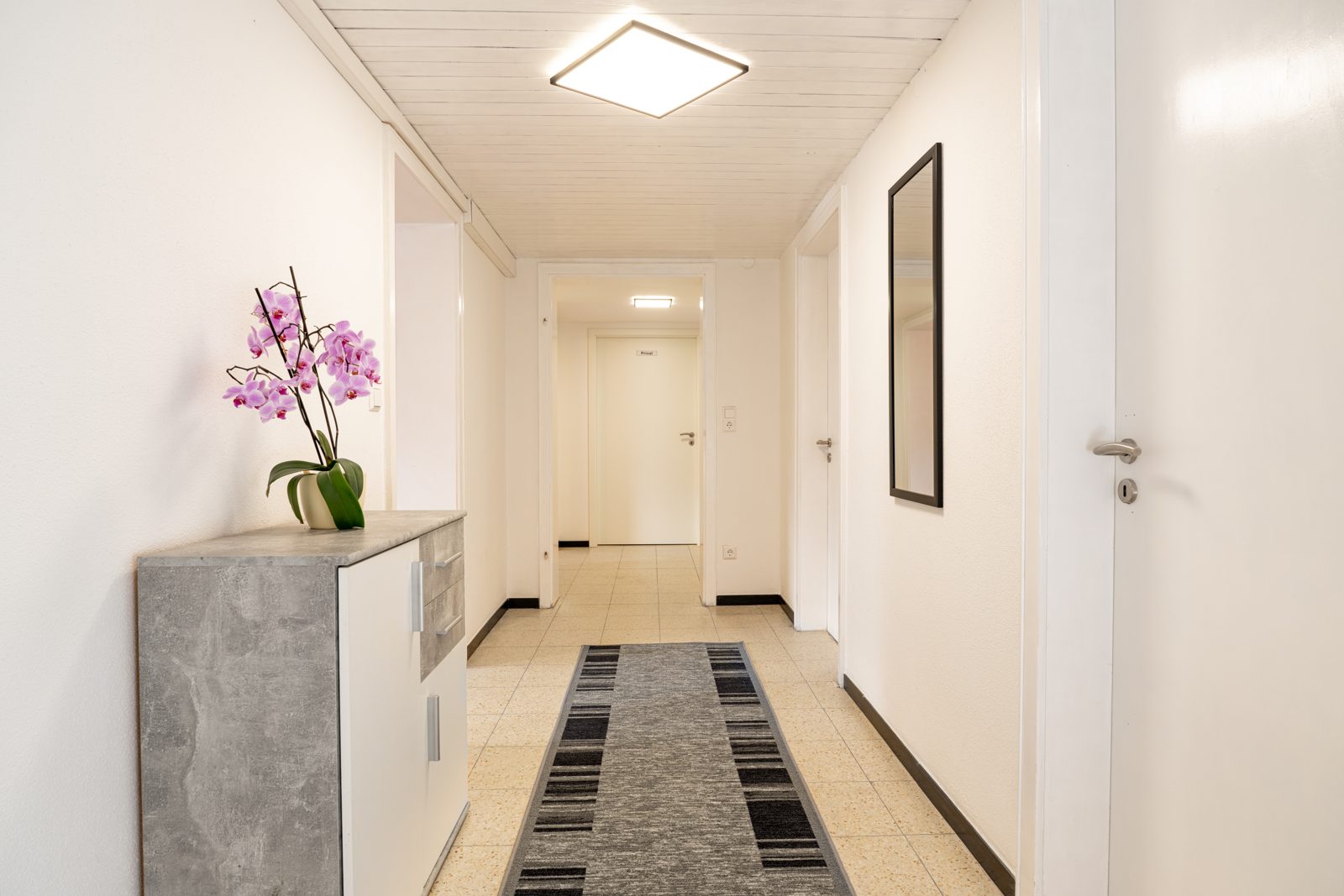 Heller Wohnbereich der Ferienwohnung Bitzer Blick in Bitz